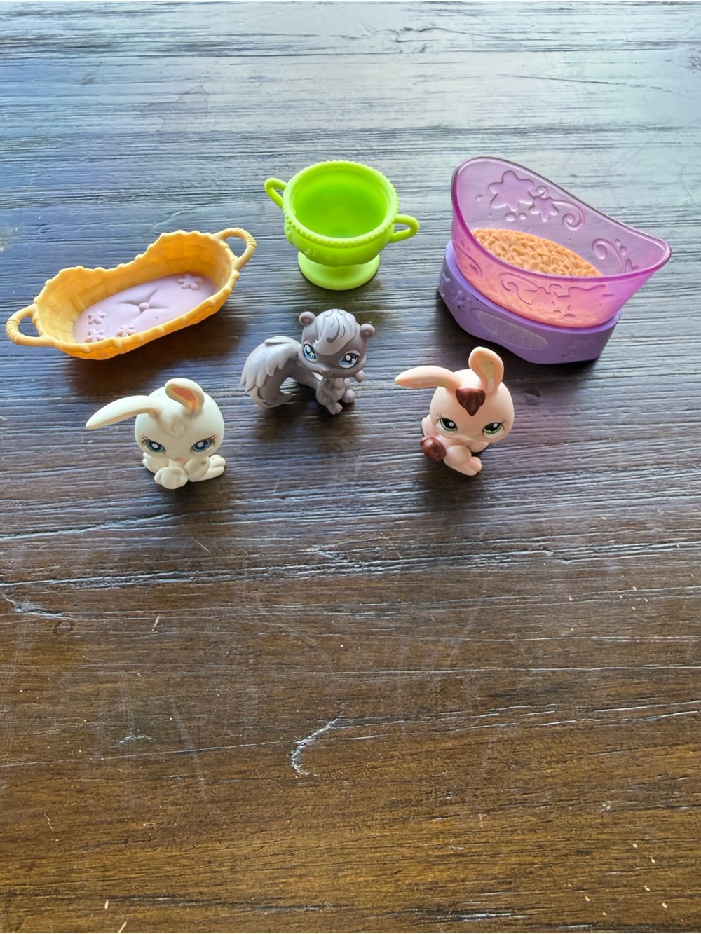Littlest Pet Shop Playset with Purple Tub, Lime Green Bowl & Orange Cradle